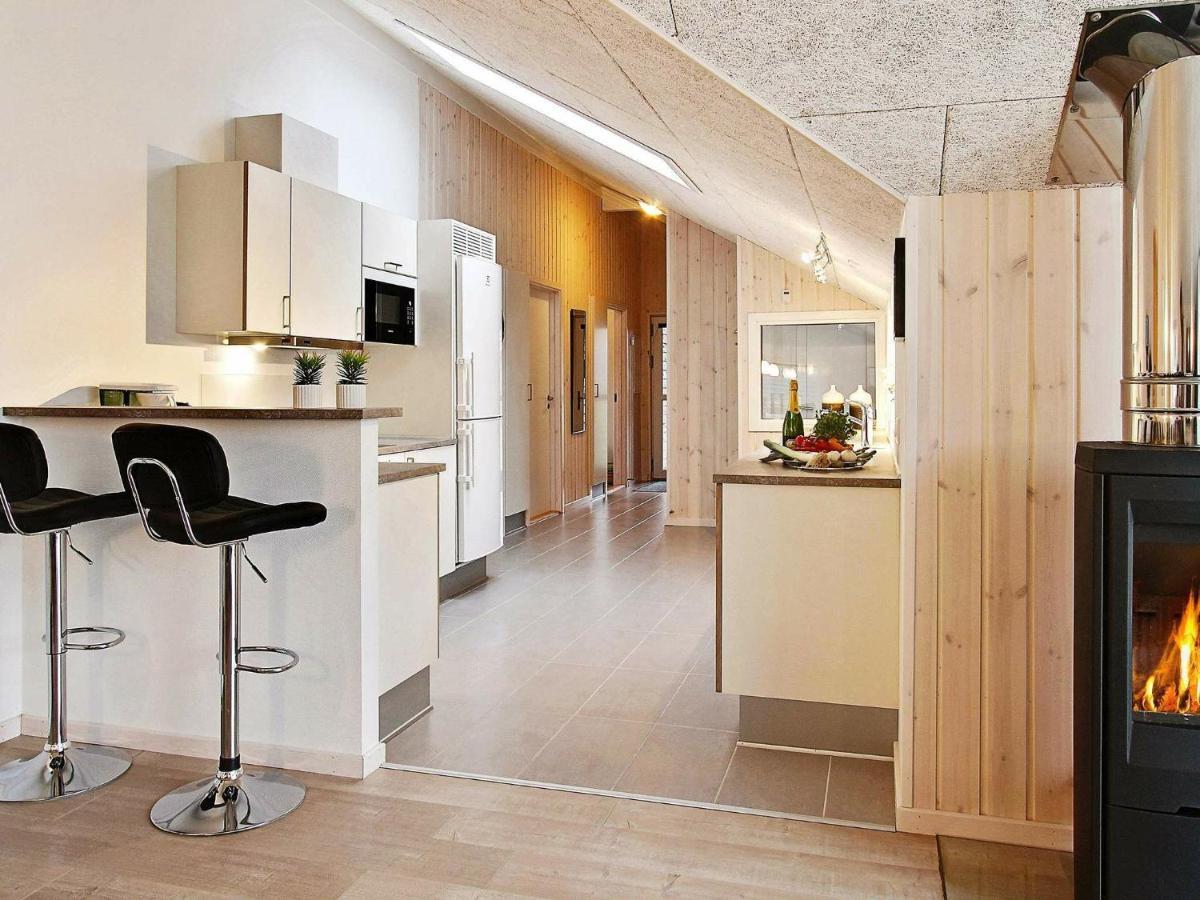 12 Person Holiday Home In Hasselberg คัพเพล์น ภายนอก รูปภาพ