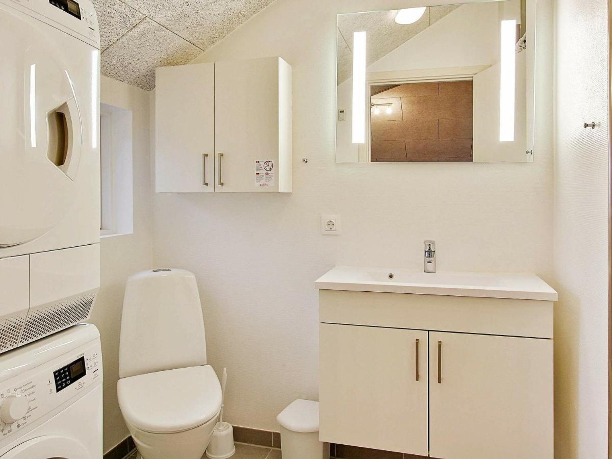 12 Person Holiday Home In Hasselberg คัพเพล์น ภายนอก รูปภาพ