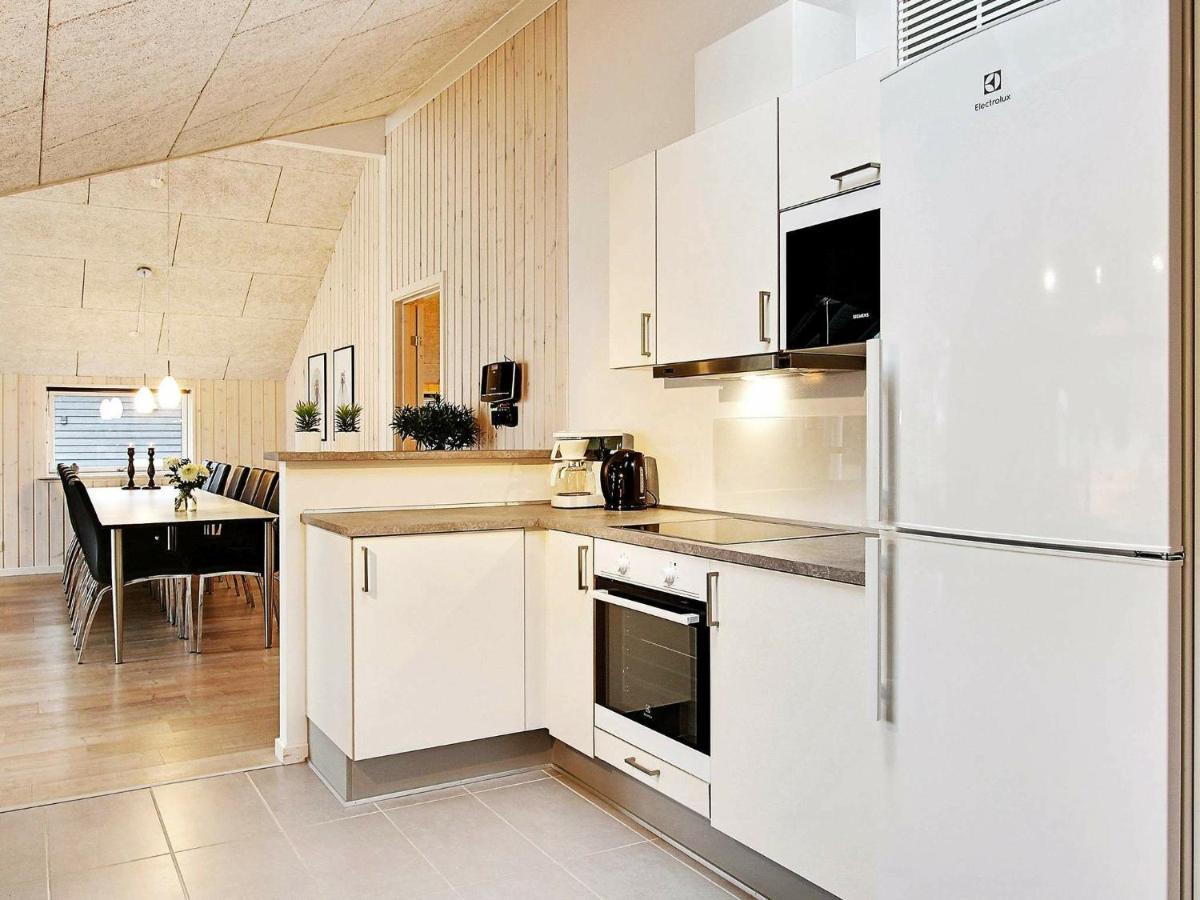 12 Person Holiday Home In Hasselberg คัพเพล์น ภายนอก รูปภาพ