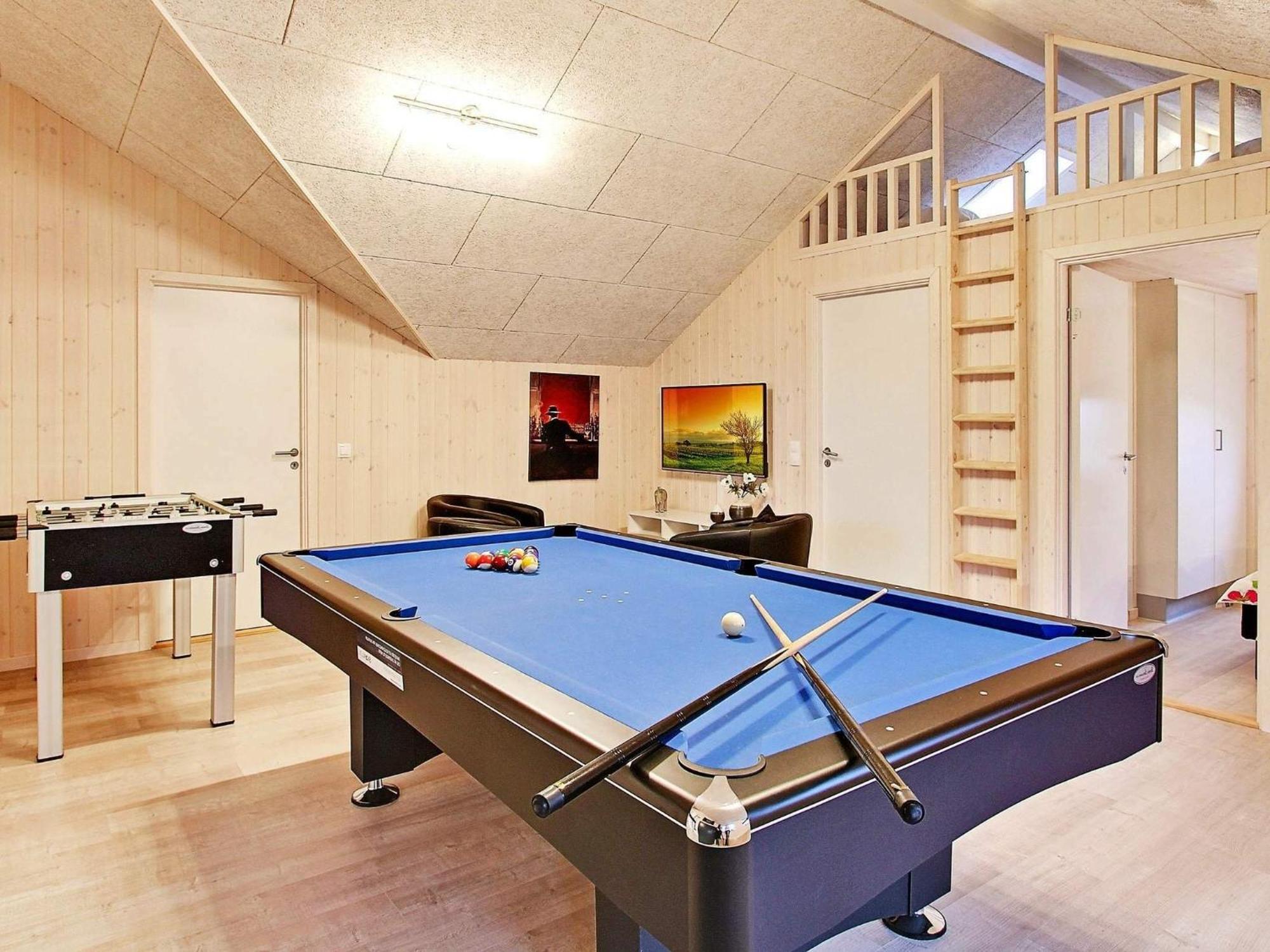 12 Person Holiday Home In Hasselberg คัพเพล์น ภายนอก รูปภาพ